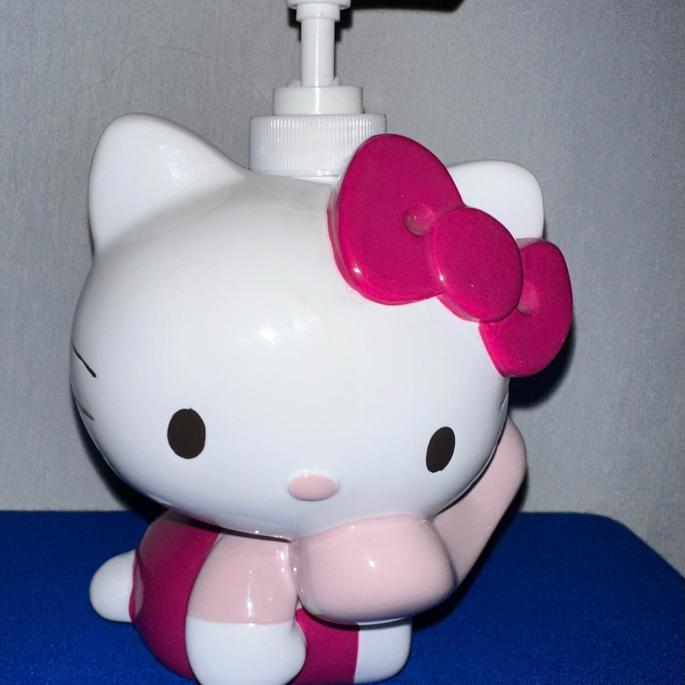 Hello Kitty Dispenser